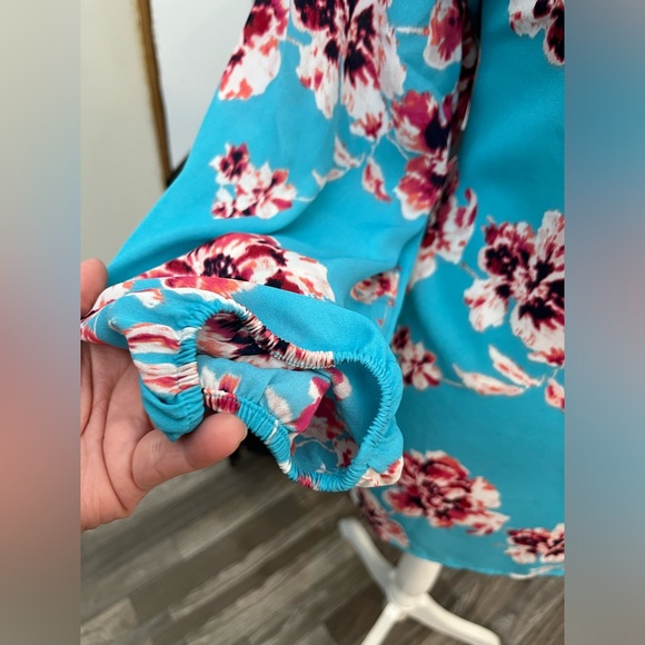 The Pioneer Woman   Tunic Top Blouse V Neck Semi- Sheer Size M Floral 3/4 Sleeve - Picture 2 of 15